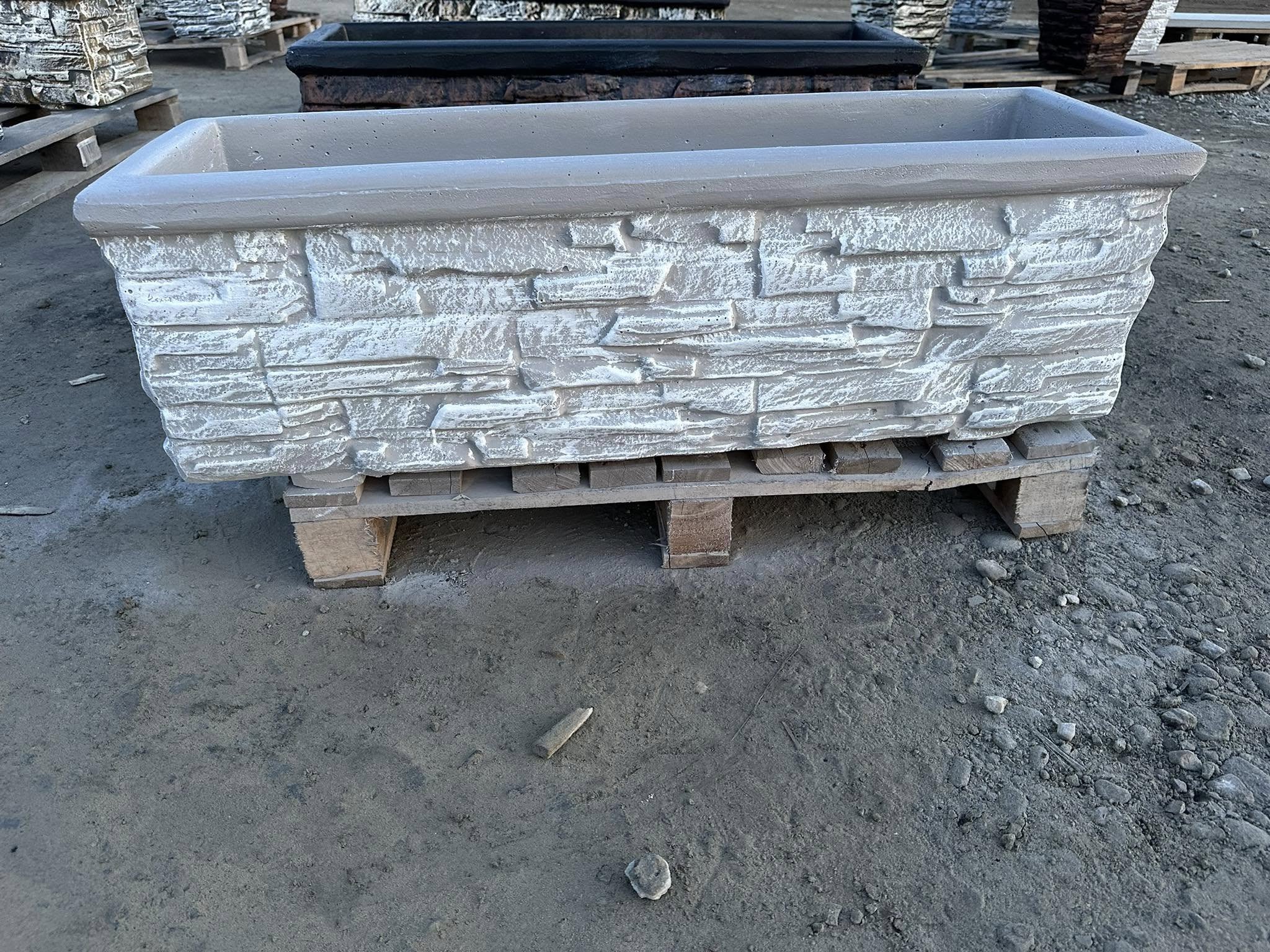 Betonska žardinjera dužna kamena 35×35×108cm - Slika 2